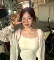 資訊：沫薇 160cm.D.47kg.22歲    簡介：巨乳正妹 身材火辣性感