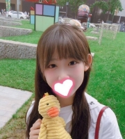 小C 155cm.B.18歲    嬌小比例，顔值可愛鄰家
