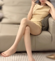 青青  170cm.C.25歲    你的專屬小秘書