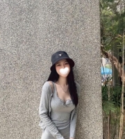 高顏值五官漂亮搭配著無瑕光滑的肌膚