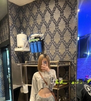 恩熙 160.46.C.21歲    可甜美 可妖艷 你的百變小女友