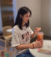 佳琦 158cm.44kkg.C.20歲  學生妹 第一次下海兼職