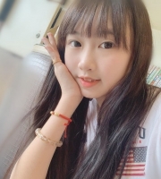 精緻的小女孩  卡西西 155cm.B.40kg.19歲  長相很卡哇伊