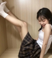 年輕幼齒可愛又活潑的個性  外表看起來清純，貧乳控