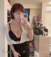 娜娜 165cm-F奶-23歲    凹凸有致  巨乳奶量驚人